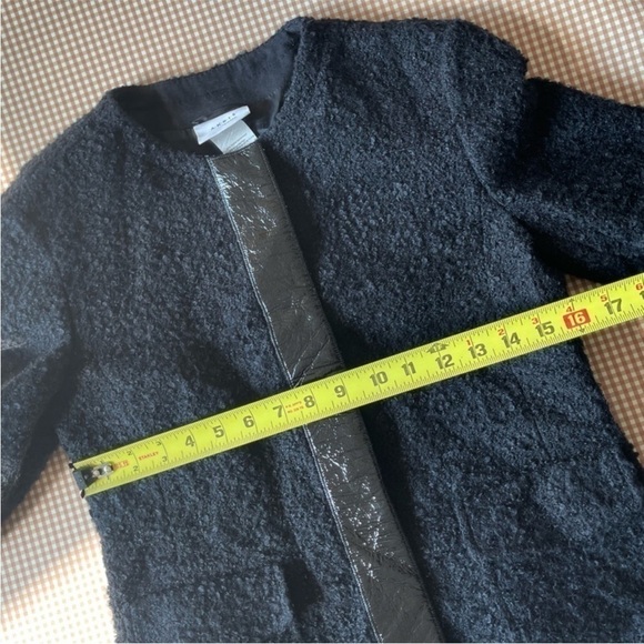 AKRIS Punto 3/4 sleeves blazer w/patent leather
accents. black. Size 6 US - Picture 8 of 16